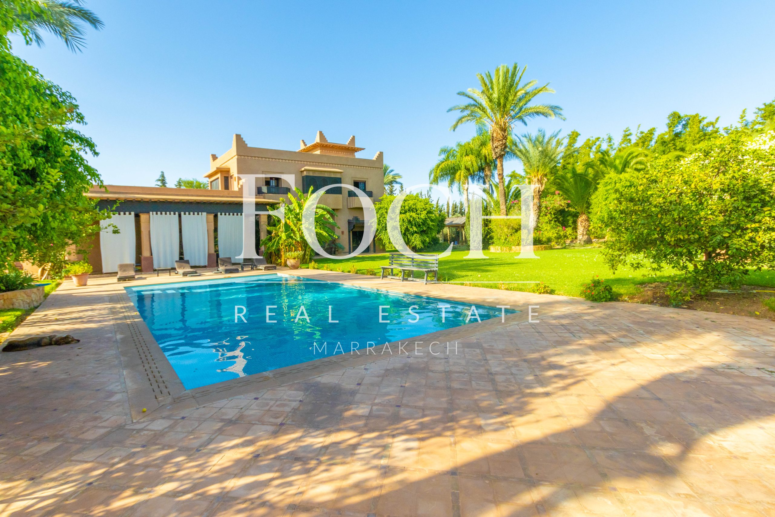 Incredible villa in a green oasis