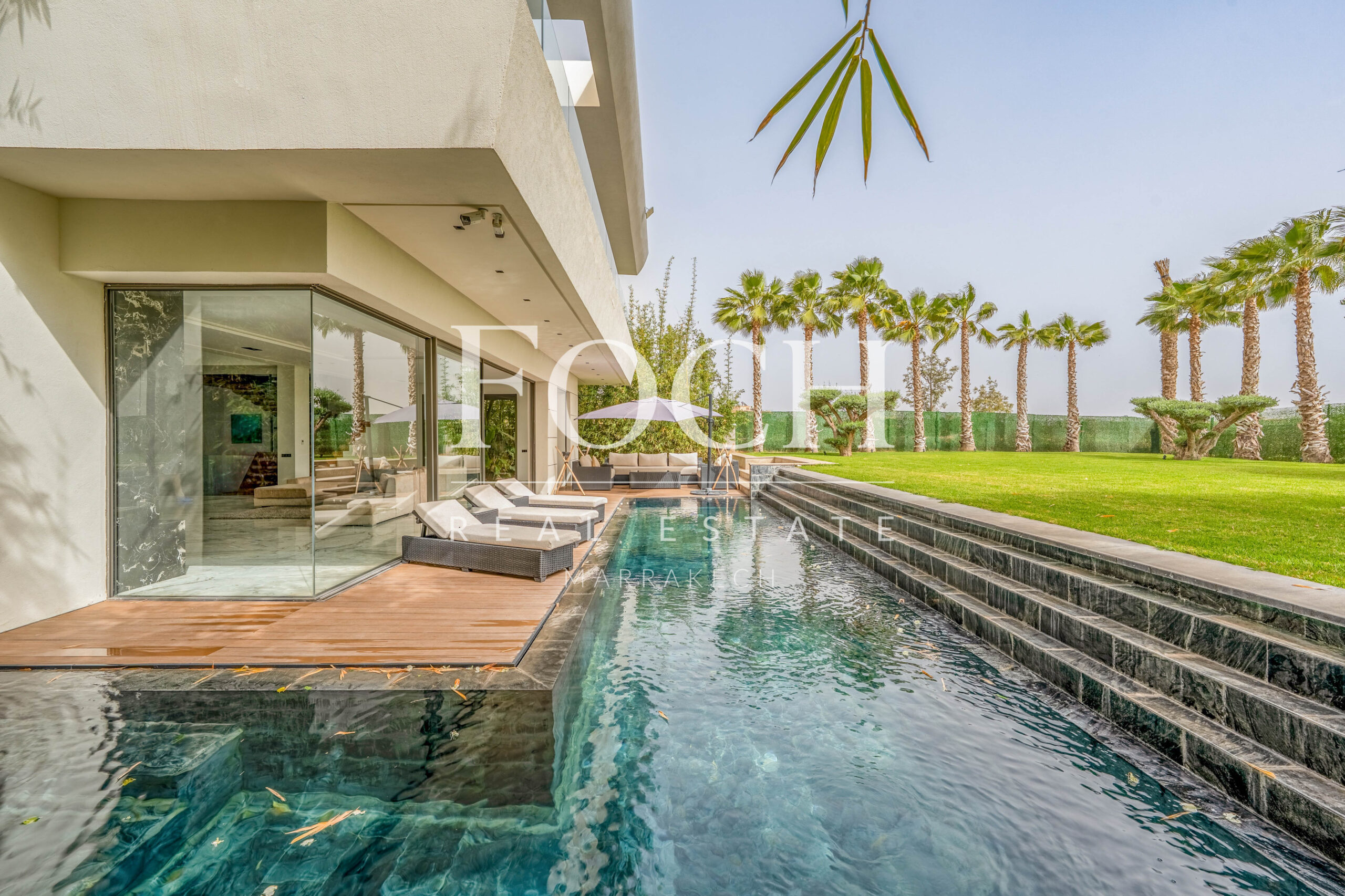 superbe villa moderne en front golf