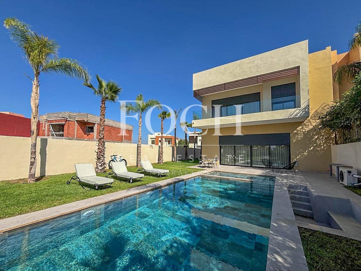 VILLA MODERNE DANS UN GOLF