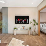 Neuf, Central, Moderne
